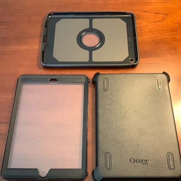 OtterBox Defender Series Case for IPad 5th/6th Gen - Black - Picture 1 of 8